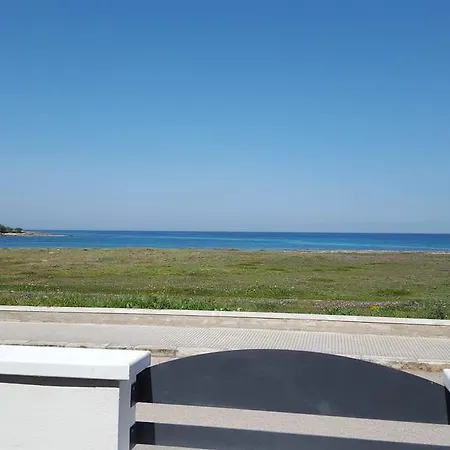 Castle On The Sea Apartment Torre Santa Sabina Exterior photo