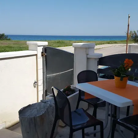 Castle On The Sea Apartment Torre Santa Sabina Exterior photo